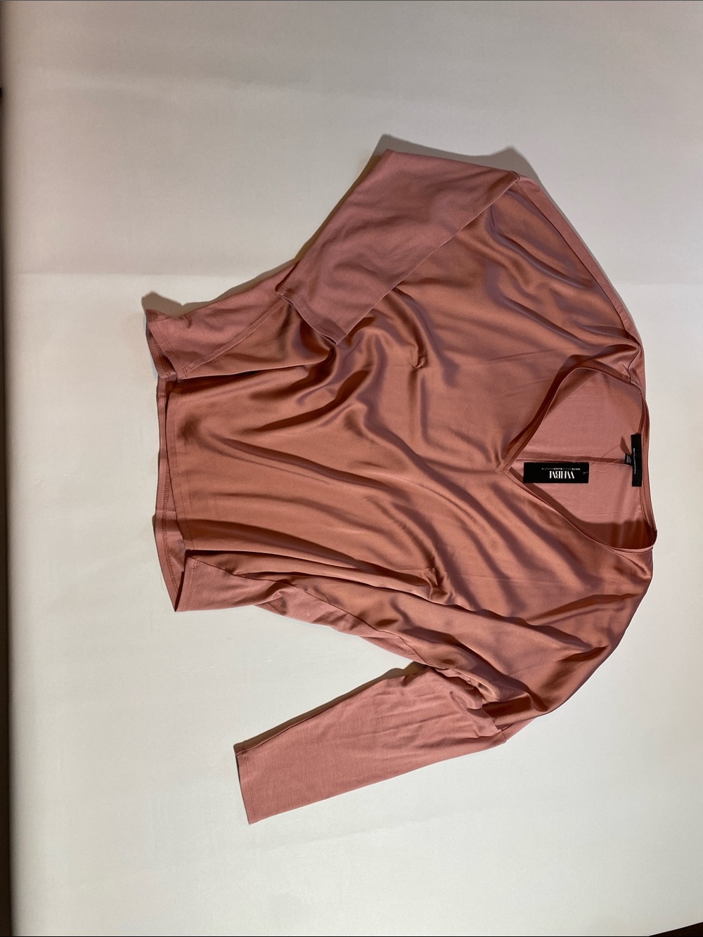 White House Black Market Rose Mauve V-Neck Long Sleeve Top